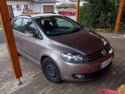 Gebraucht VW Golf VII Comfortline 105 PS (77 kW) 2014 Gold Limousine