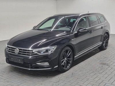 Tiefschwarzmet. Gebraucht 2020 VW Passat R-line Kombi | 30.480 € (Etwas zu teuer)