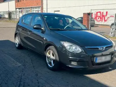 Gebraucht Hyundai i30 109 PS (80 kW) 2009 Schwarz Kleinwagen