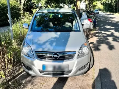 Gebraucht Opel Zafira 150 PS (110 kW) 2011 Silber Van / Kleinbus