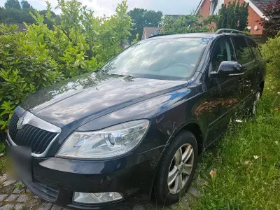 Gebraucht Skoda Octavia 105 PS (77 kW) 2010 Schwarz Kombi