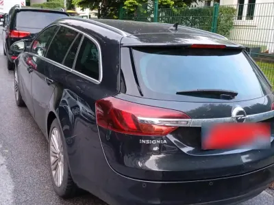 Gebraucht Opel Insignia 163 PS (119 kW) 2014 Schwarz Kombi
