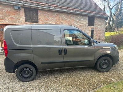Grau Gebraucht 2021 Fiat Doblò Van / Kleinbus | 13.100 € (Fairer Preis)