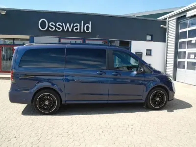 Gebraucht Mercedes V300 AMG line 237 PS (174 kW) 2024 Blau Van / Kleinbus