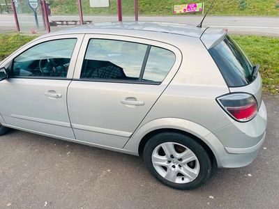 Gebraucht Opel Astra 105 PS (77 kW) 2008 Silber Limousine