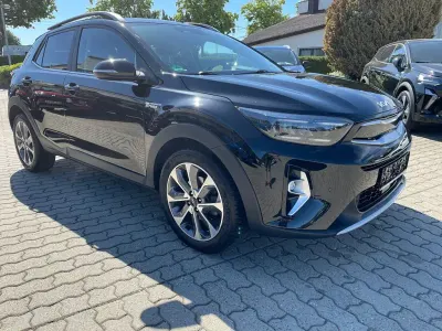 Gebraucht Kia Stonic Spirit 120 PS (88 kW) 2022 Schwarz SUV
