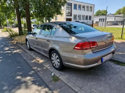 Gebraucht VW Passat Highline 105 PS (77 kW) 2011 Braun Limousine
