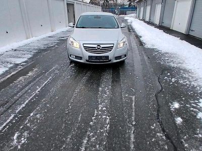 Silber Gebraucht 2013 Opel Insignia Active Limousine | 2.400 € (Superpreis)