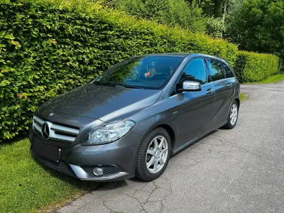 Gebraucht Mercedes B180 122 PS (89 kW) 2012 Grau Kleinwagen