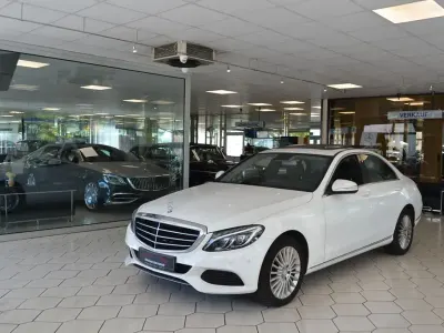 Gebraucht Mercedes C180 Avantgarde 156 PS (114 kW) 2015 Weiß Limousine