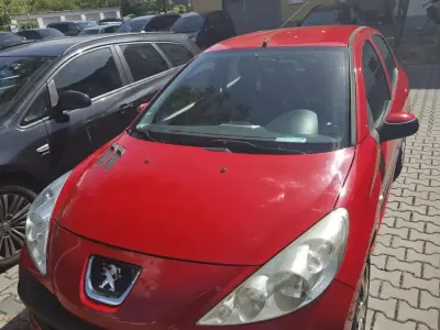 Gebraucht Peugeot 206+ 73 PS (53 kW) 2011 Rot Kleinwagen