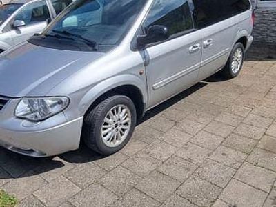 Usado Chrysler Voyager 150 HP (110 kW) 2005 Prateado Monovolume
