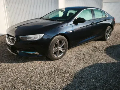 Używany Opel Insignia 170 KM (125 kW) 2018 Niebieski Sedan/Limuzyna