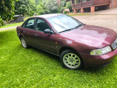 Brugt Audi A4 101 HK (74 kW) 1996 Rød Sedan