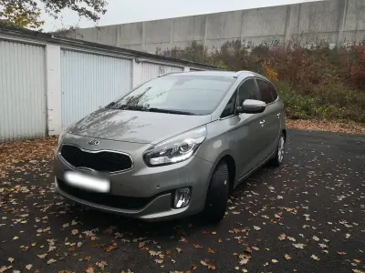 Usata Kia Carens 141 CV (103 kW) 2015 Andere farben Monovolume