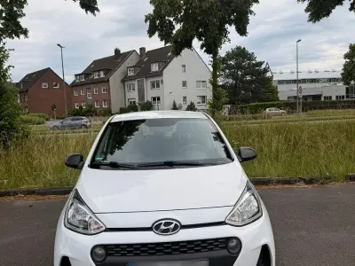 Gebraucht Hyundai i10 Pure 68 PS (50 kW) 2019 Weiß Kleinwagen