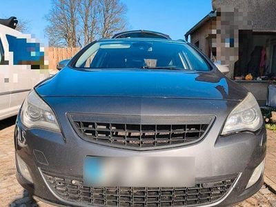 Gebraucht Opel Astra Edition 165 PS (121 kW) 2012 Grau Kombi