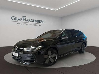 Usata VW Passat R-line 193 CV (141 kW) 2026 Nero Station wagon