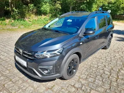 Używany Dacia Jogger Extreme 110 KM (80 kW) 2022 Szary Minivan