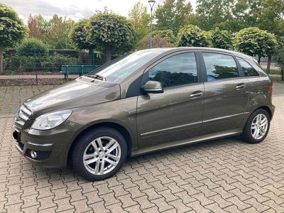 Mercedes B200