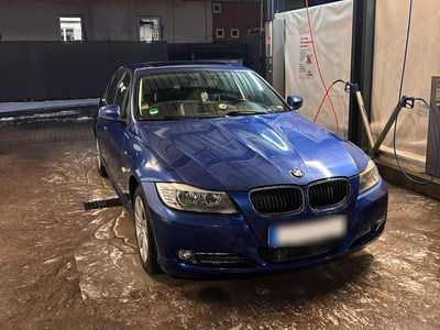Gebraucht BMW 318 143 PS (105 kW) 2010 Blau Limousine