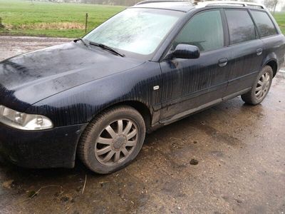 gebraucht Audi A4 B5 Avant 1,8 Kombi blau