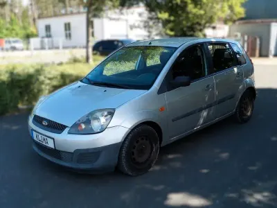 Gebraucht Ford Fiesta Ambiente 69 PS (50 kW) 2005 Silber Kleinwagen