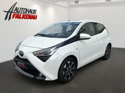 Gebraucht Toyota Aygo X-play 72 PS (52 kW) 2020 Weiß Kleinwagen
