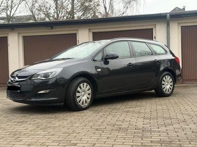 Schwarz Gebraucht 2016 Opel Astra Edition Kombi | 4.999 € (Guter Preis)