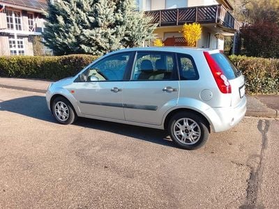 Gebraucht Ford Fiesta Trend 80 PS (58 kW) 2006 Silber Kleinwagen