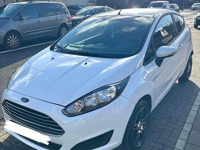 Weiß Gebraucht 2013 Ford Fiesta SYNC Edition Coupé | 2.800 € (Fairer Preis)