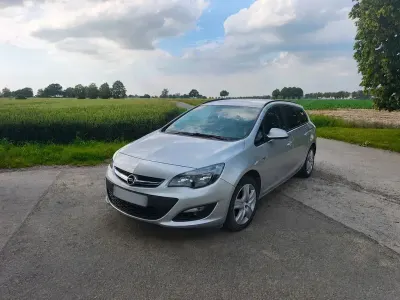 Gebraucht Opel Astra Sport 140 PS (102 kW) 2014 Silber Kombi