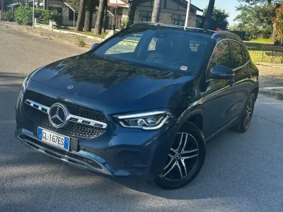 Gebraucht Mercedes GLA200 150 PS (110 kW) 2023 Blau SUV