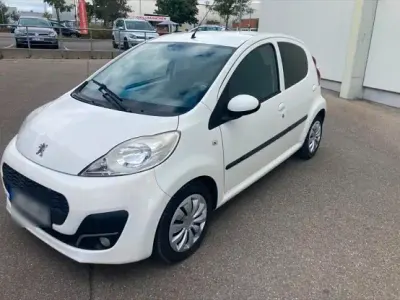 Gebraucht Peugeot 107 68 PS (50 kW) 2012 Weiß Kleinwagen