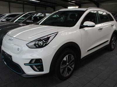 Weiß Gebraucht 2021 Kia e-Niro Vision SUV | 17.990 € (Fairer Preis)