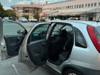 Używany Opel Corsa 65 KM (47 kW) 2002 Szary Hatchback