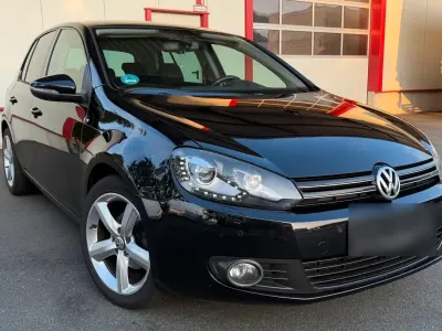 Gebraucht VW Golf VI 105 PS (77 kW) 2012 Schwarz Kleinwagen