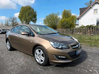 Gebraucht Opel Astra 116 PS (85 kW) 2013 Braun Limousine