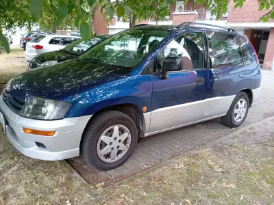 Gebraucht Mitsubishi Space Runner Motion 136 PS (100 kW) 1999 Blau Van / Kleinbus