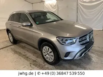 Używany Mercedes GLC200 163 KM (119 kW) 2022 Srebrny SUV