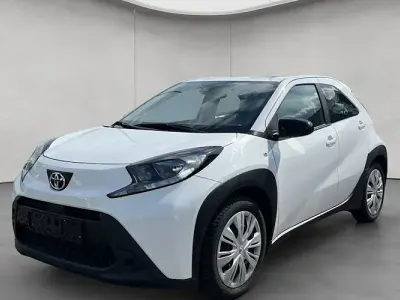 Gebraucht Toyota Aygo X X-play 72 PS (52 kW) 2023 Schneeweiß SUV