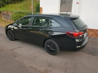 Używany Opel Astra 110 KM (80 kW) 2021 Czarny Kombi