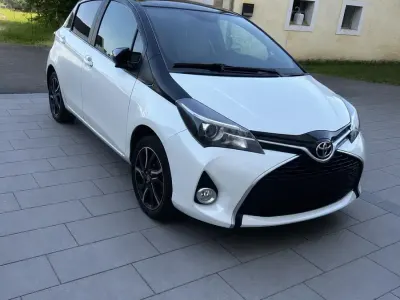 Gebraucht Toyota Yaris 99 PS (72 kW) 2016 Weiß Kleinwagen