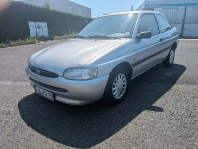 Gebraucht Ford Escort 90 PS (66 kW) 1995 Silber Limousine