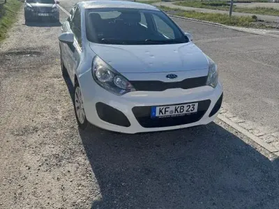 Gebraucht Kia Rio DREAM-TEAM Edition 75 PS (55 kW) 2012 Weiß Limousine