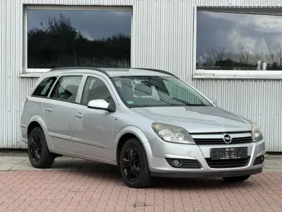 Gebraucht Opel Astra Edition 105 PS (77 kW) 2005 Starsilber iii m2 Limousine