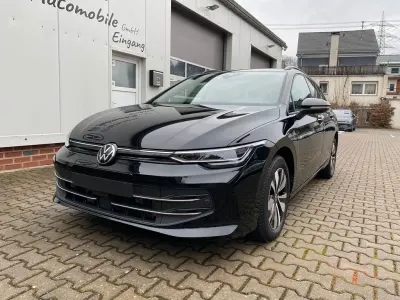 Gebraucht VW Golf VIII Goal 116 PS (85 kW) 2025 Schwarz Kombi