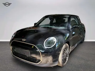 Gebraucht Mini Cooper SE Favoured 160 kW (218 PS) 2025 Schwarz Kleinwagen