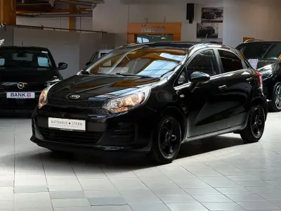 Begagnad Kia Rio Start 84 HK (61 kW) 2016 Svart Halvkombi