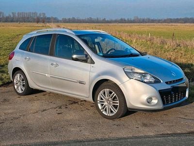 Gebraucht Renault Clio GrandTour Night&Day 75 PS (55 kW) 2011 Silber Kombi